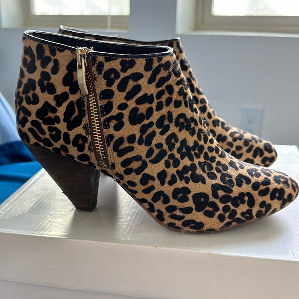 Gently worn Kimchi Blue Leopard Booties Size 10 🐆❤️